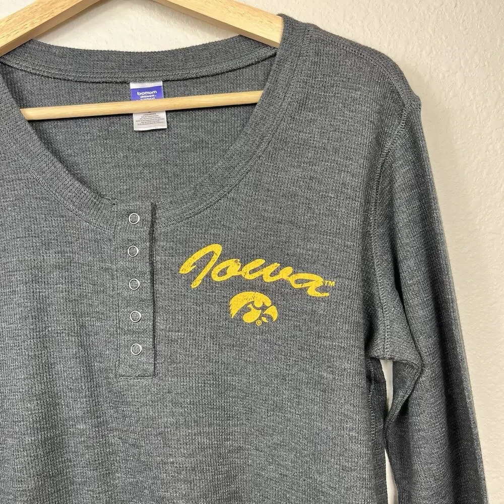 Iowa Hawkeyes Womens Waffle Knit Snap Long Sleeve Henley Medium Gray Ruffle NWOT